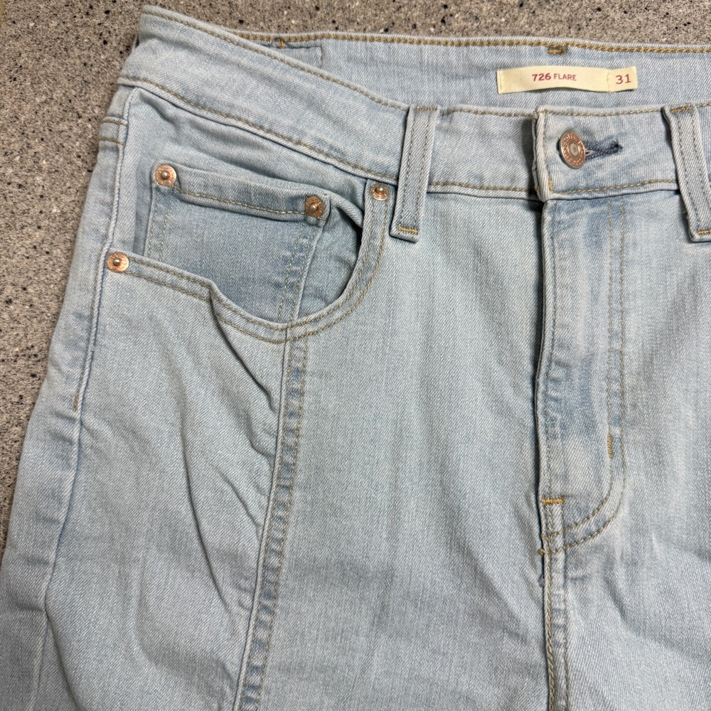Y2K Levi's 726 High Rise Split hem Flare Lightwash Jeans Women Size 31 Denim EUC - Picture 5 of 10